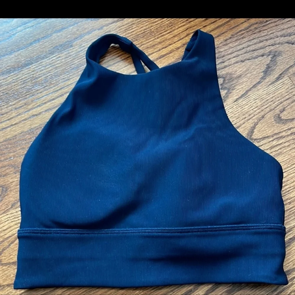π lululemon bra size 4 - Picture 3 of 5